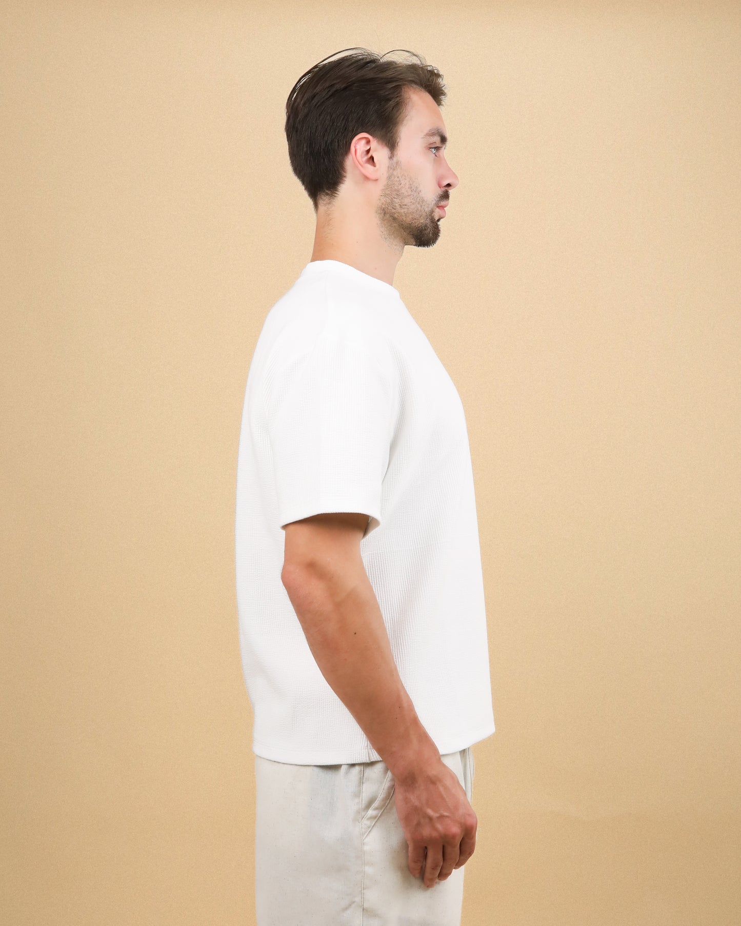 WHITE ROUND TEXTURED T-SHIRT