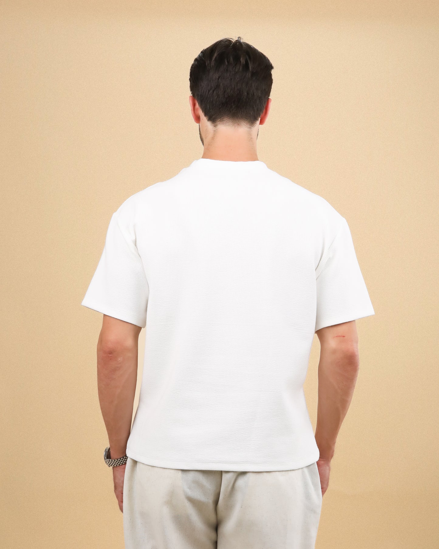 WHITE ROUND TEXTURED T-SHIRT