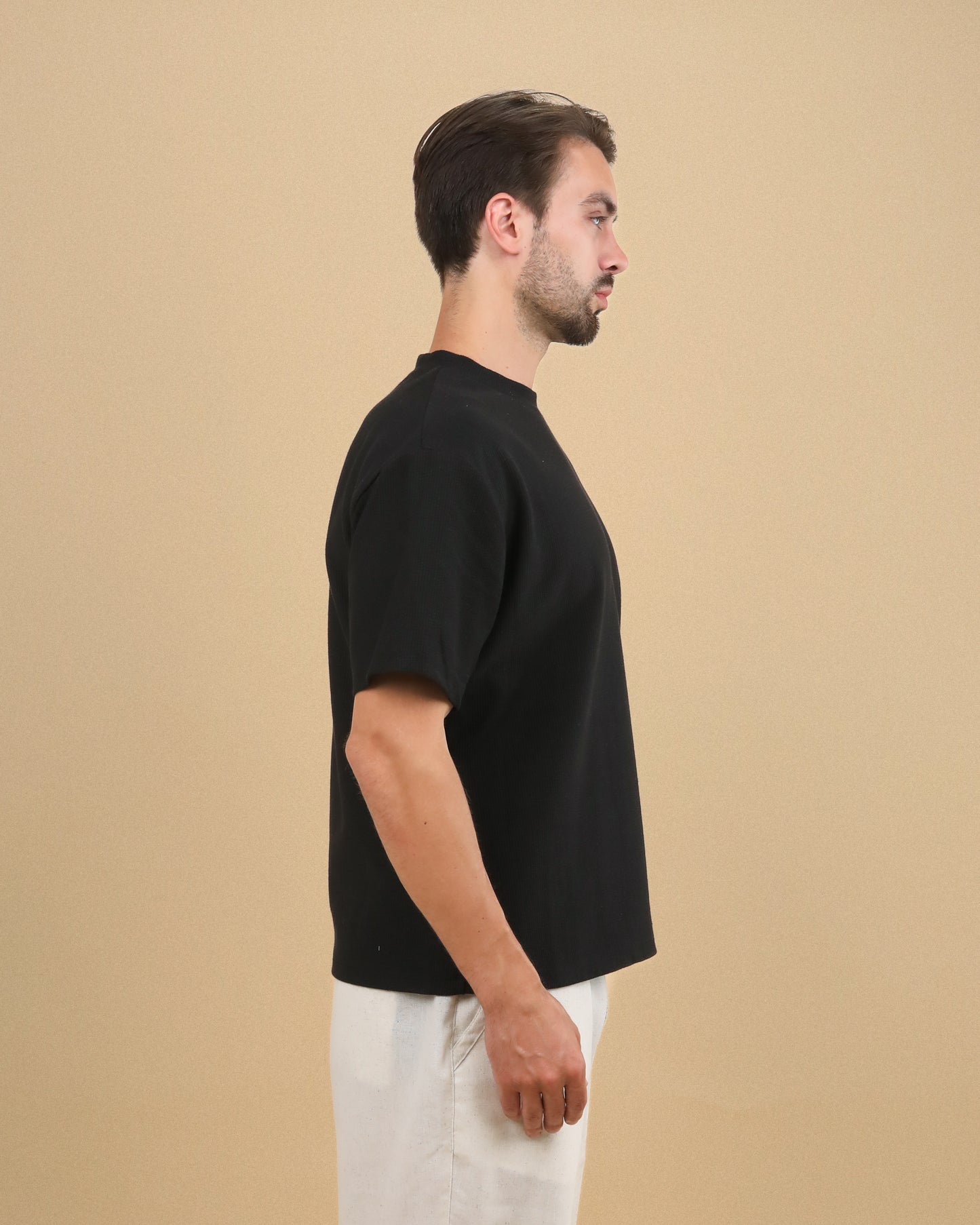 BLACK ROUND TEXTURED T-SHIRT