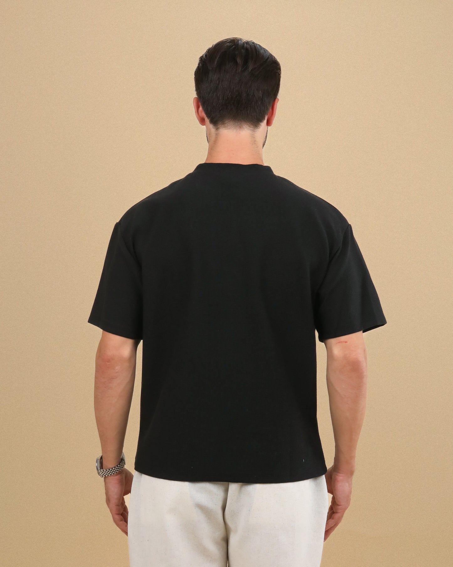 BLACK ROUND TEXTURED T-SHIRT