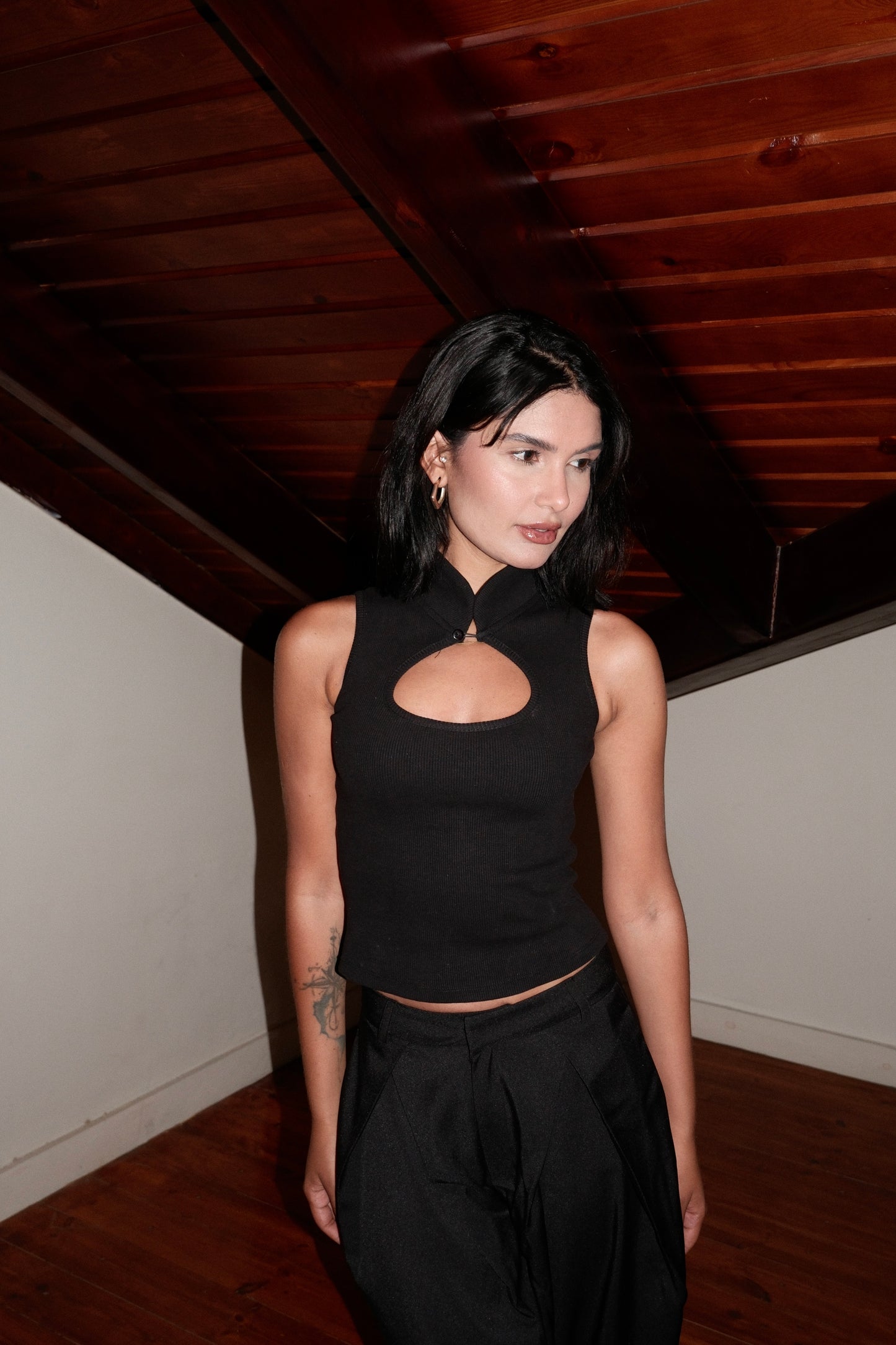 BLACK KYOTO CUTOUT TOP
