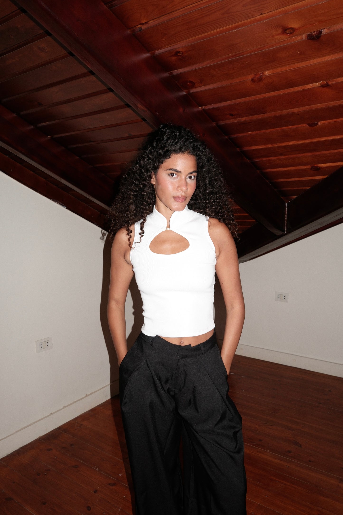 WHITE KYOTO CUTOUT TOP