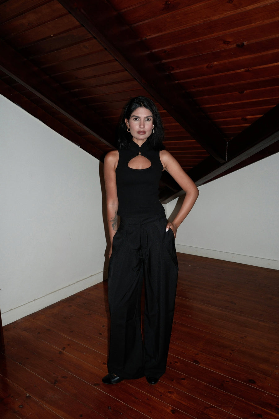 BLACK KYOTO CUTOUT TOP